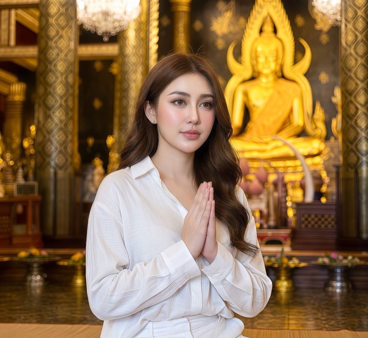 คุณมายด์ ฝ่ายขาย NAKHRA พร้อมคุยผ่าน LINE